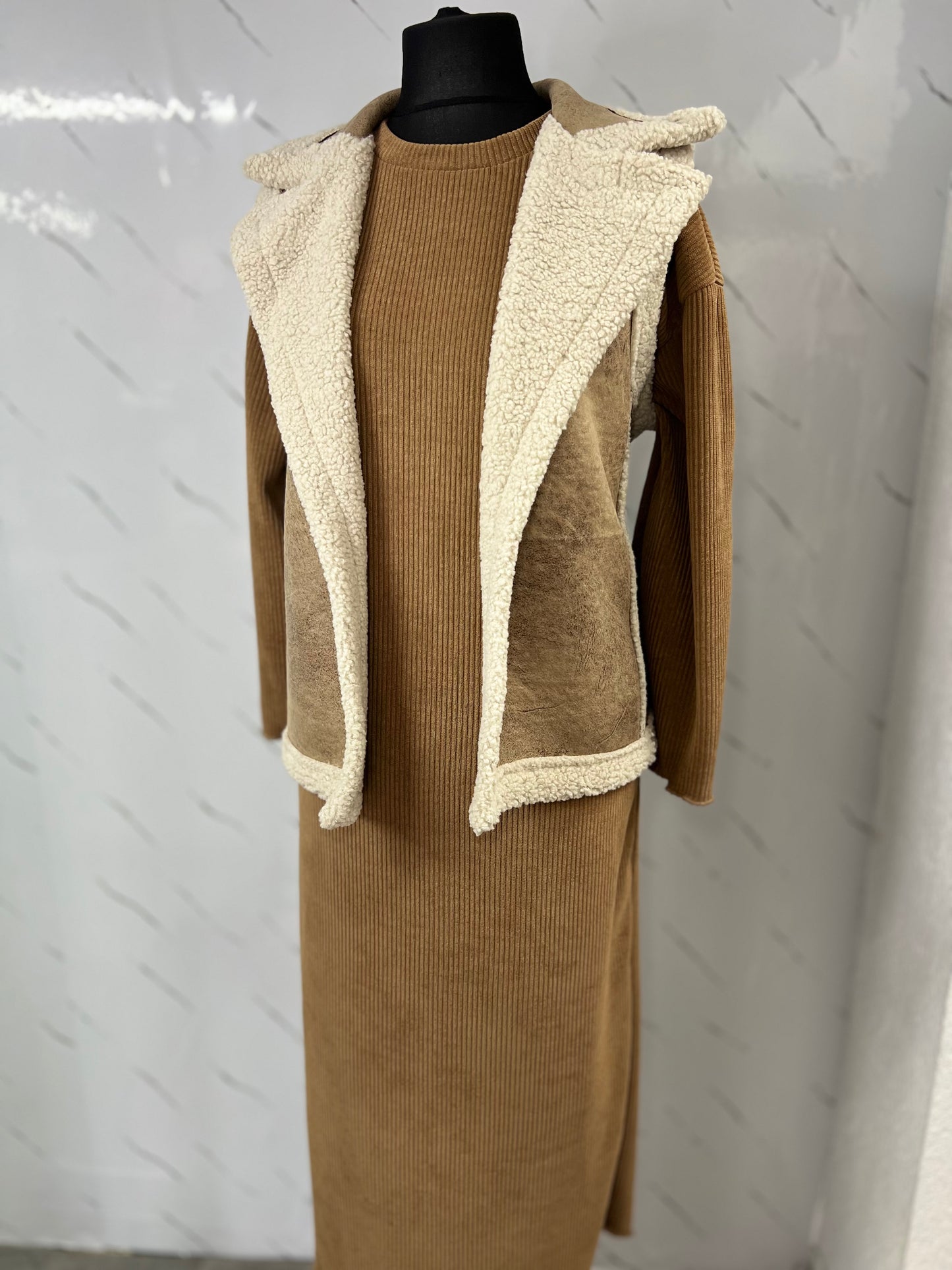 Vestido de pana marrón