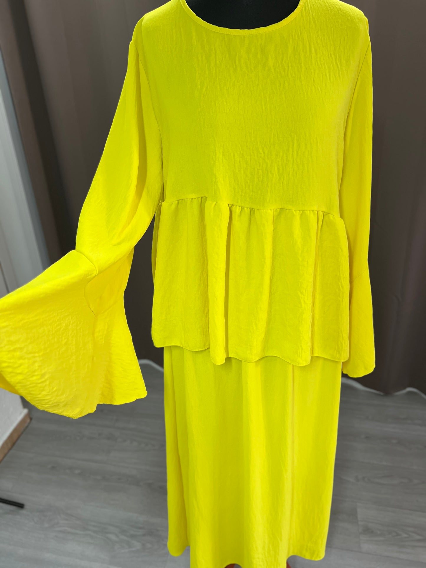 Conjunto falda amarillo