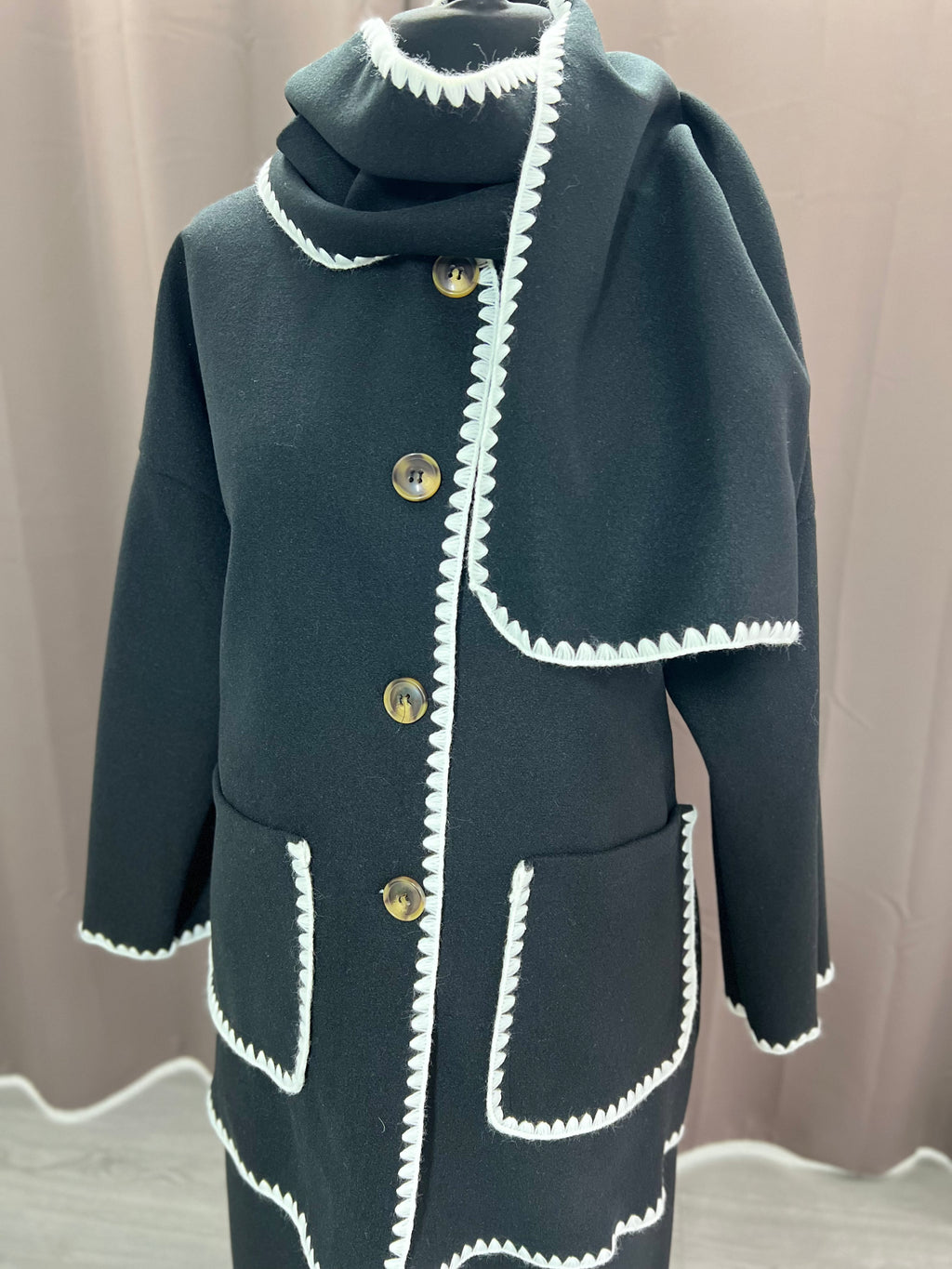 Conjunto con bufanda Negro