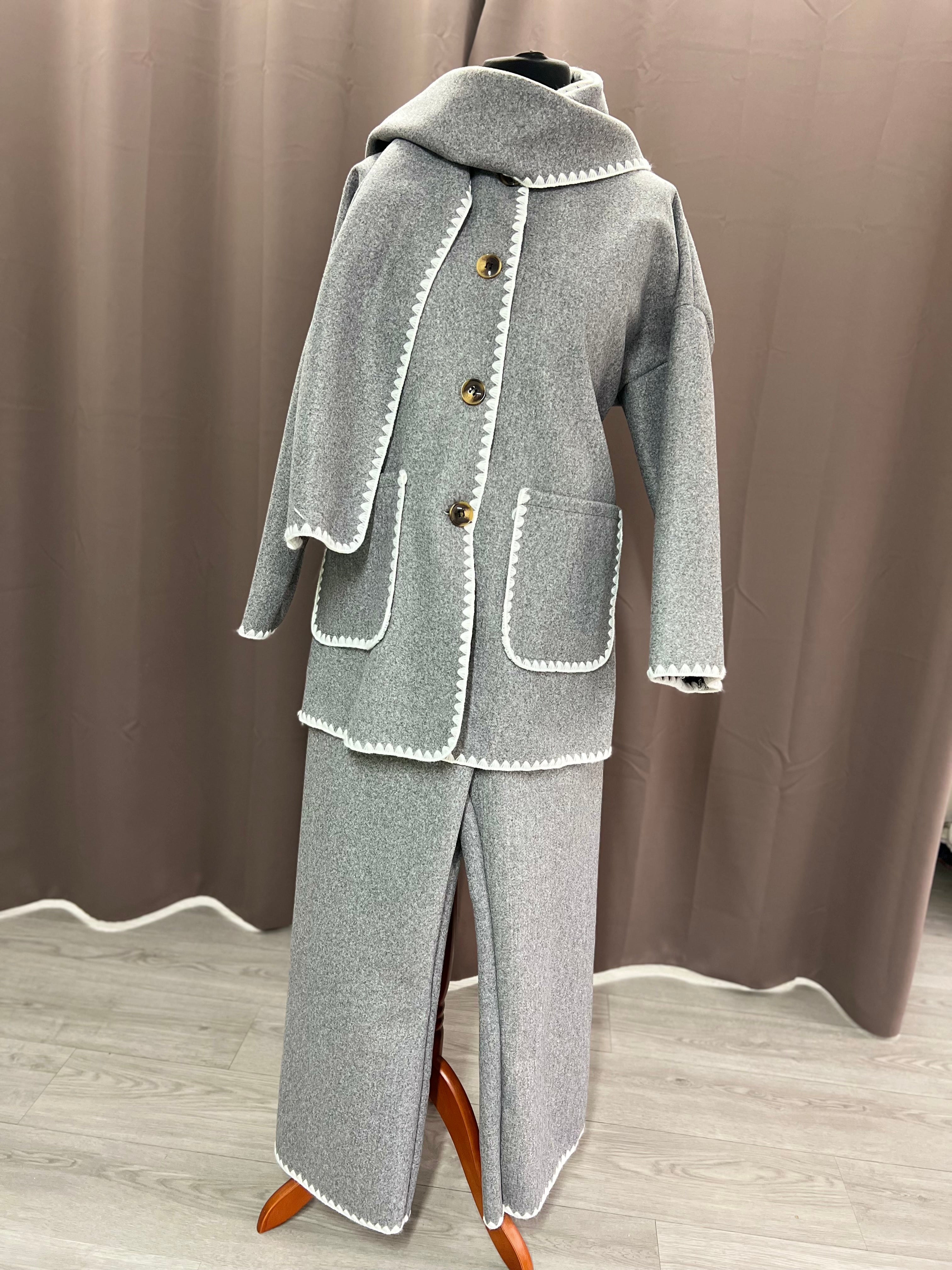 Conjunto con bufanda Gris