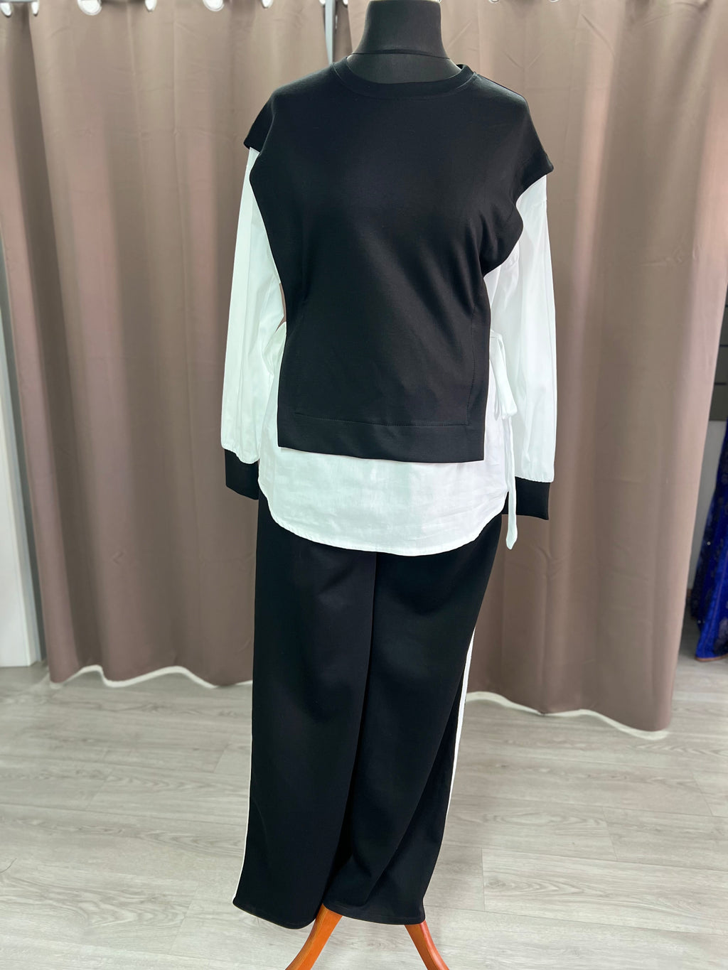 Conjunto deportivo negro
