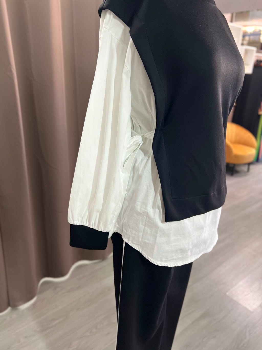 Conjunto deportivo negro