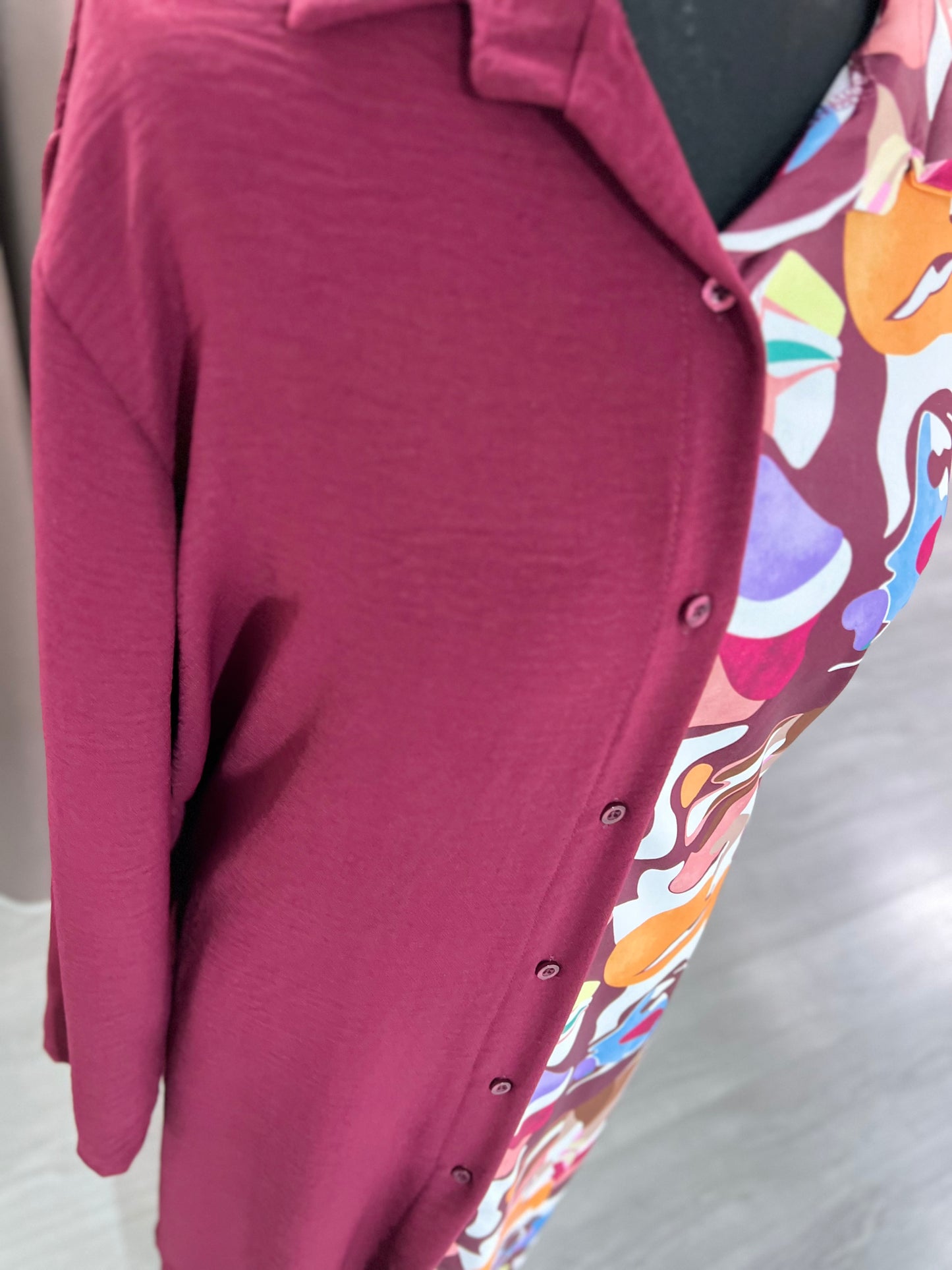 Conjunto estampado burdeos