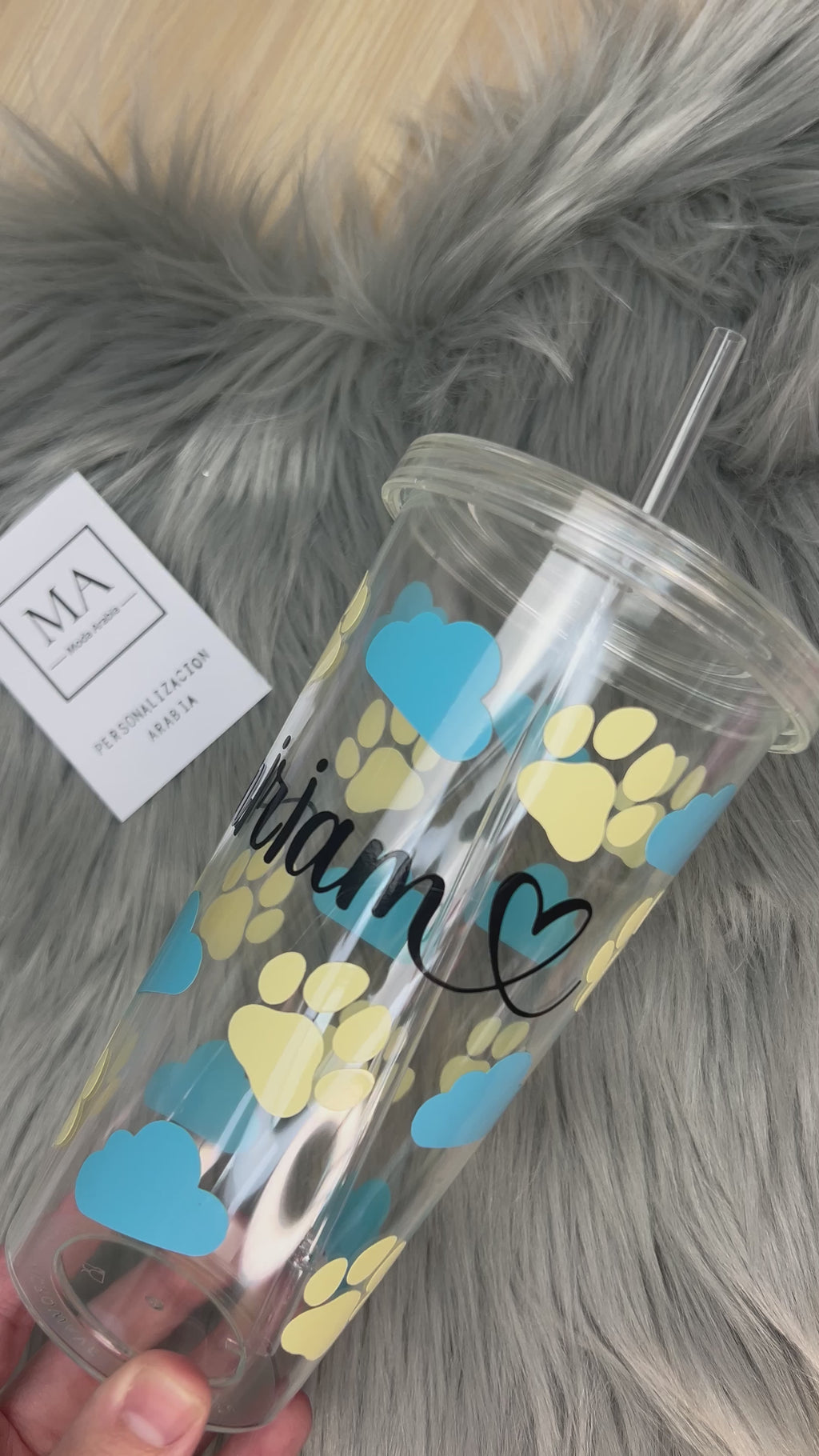 Vaso huellas y nubes