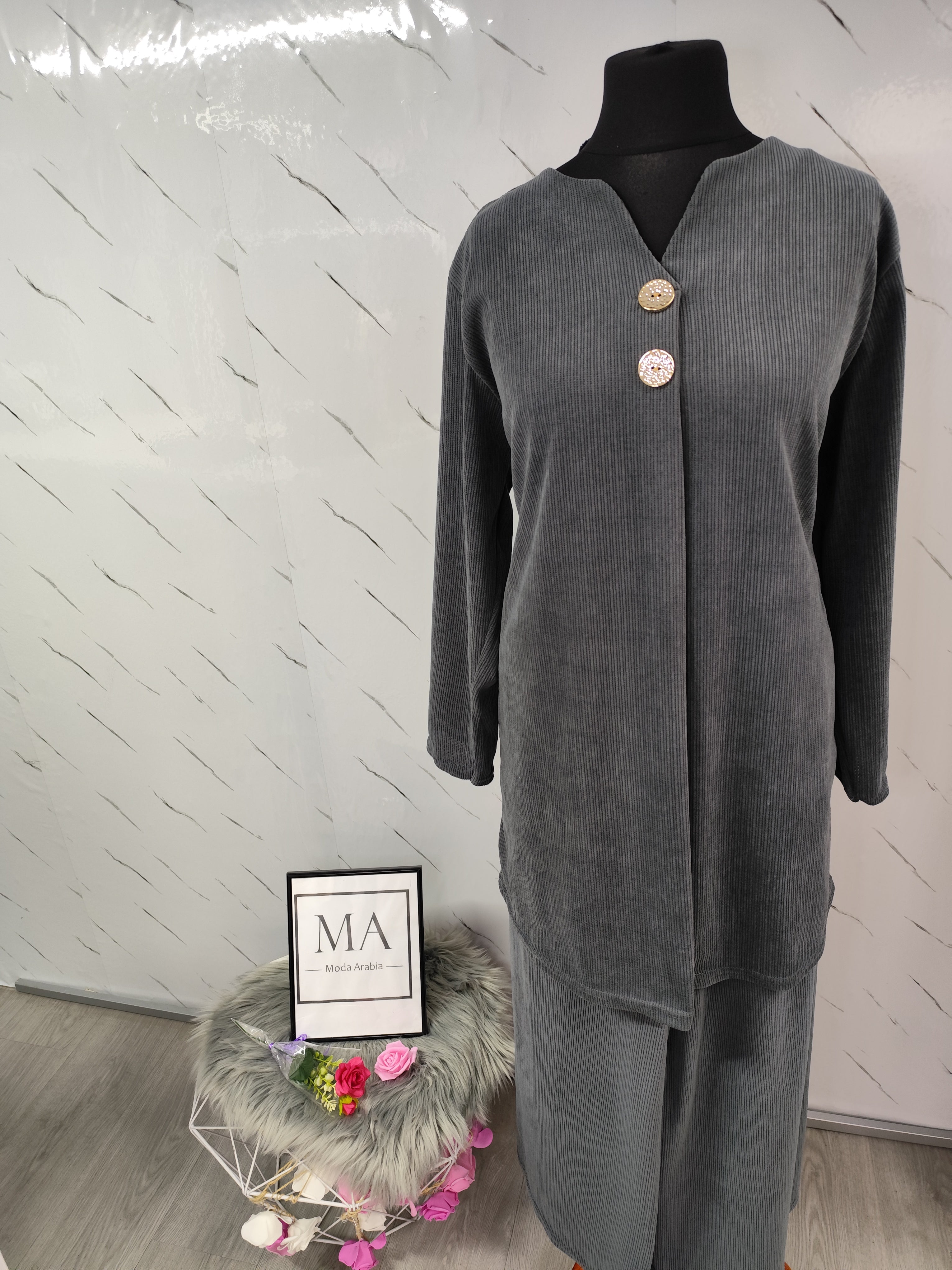 Conjunto de pana gris