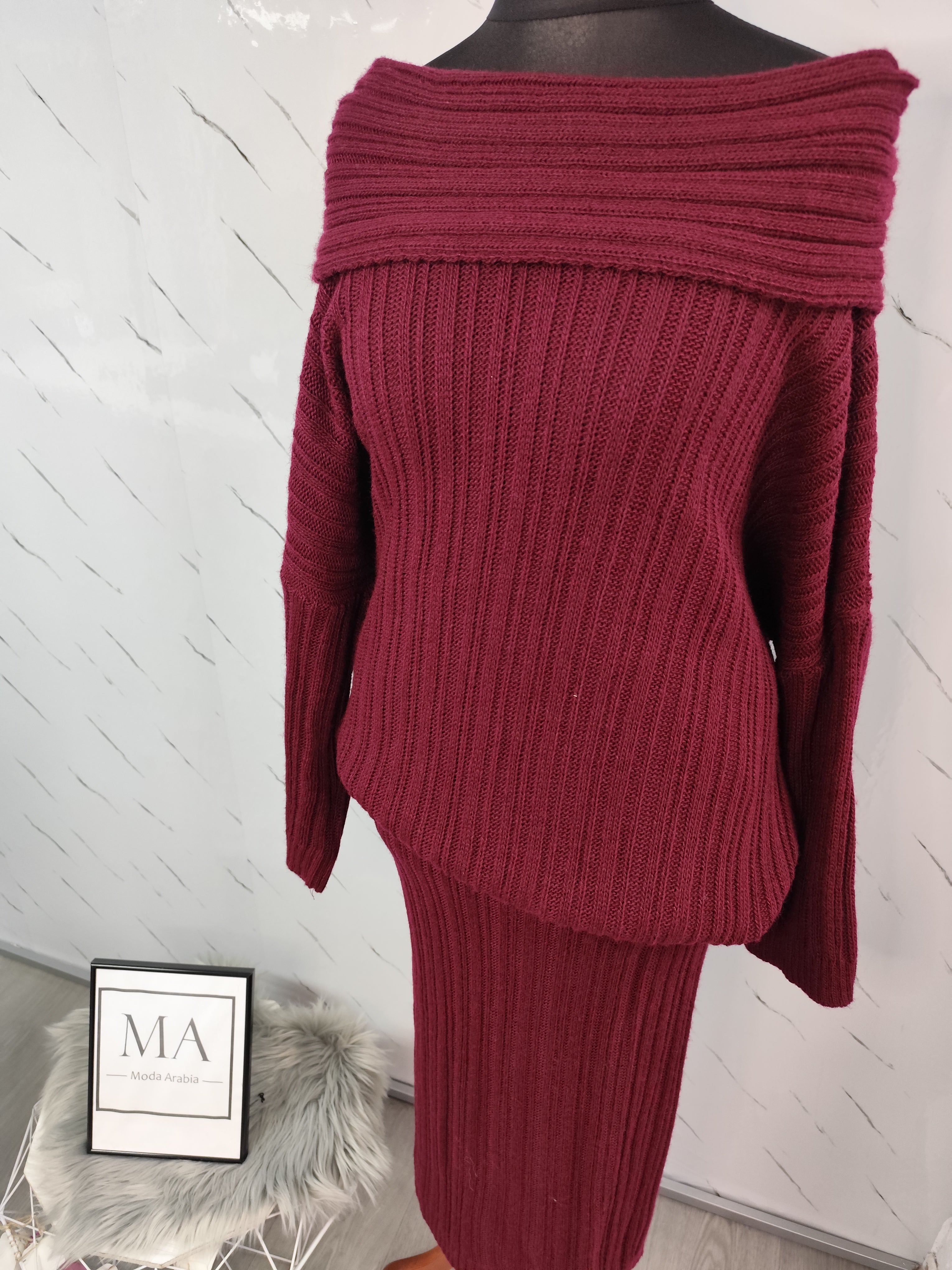 Conjunto de punto: Cuello barco + Falda Borgoña