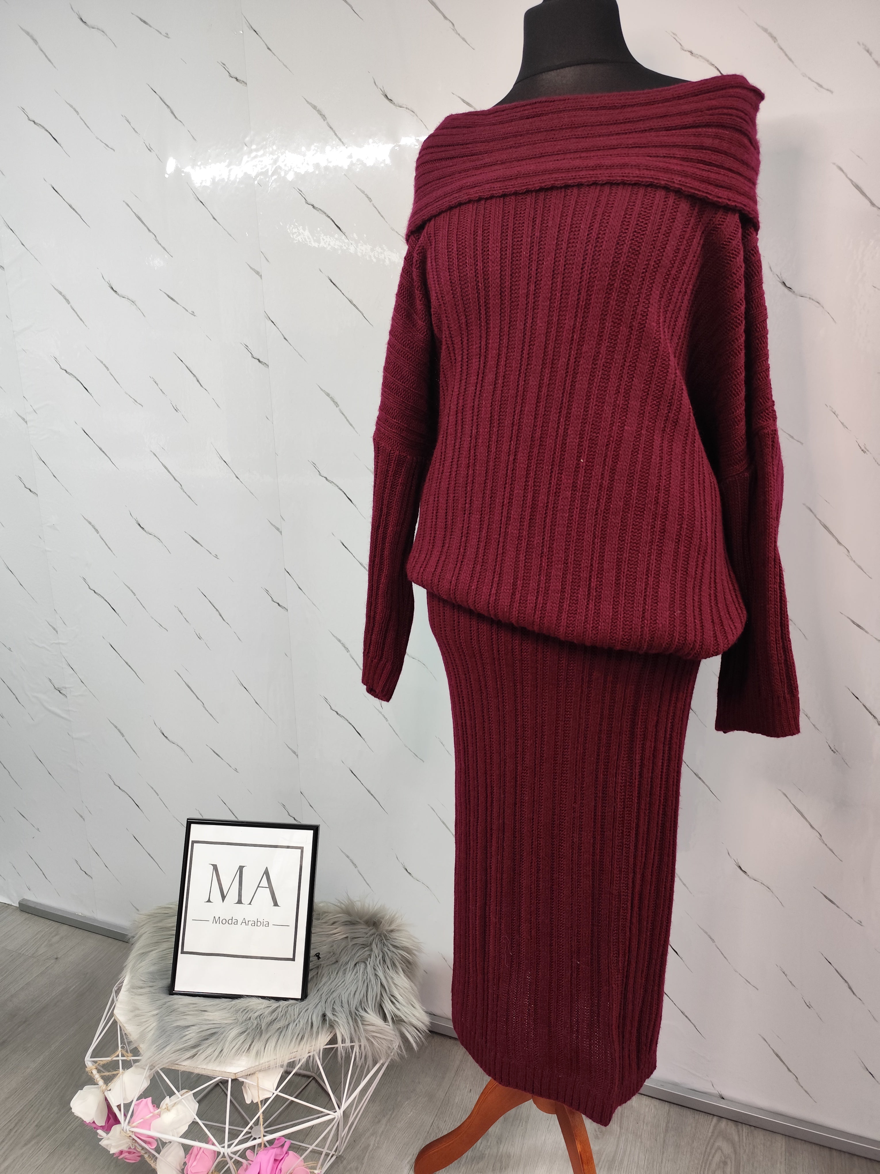 Conjunto de punto: Cuello barco + Falda Borgoña