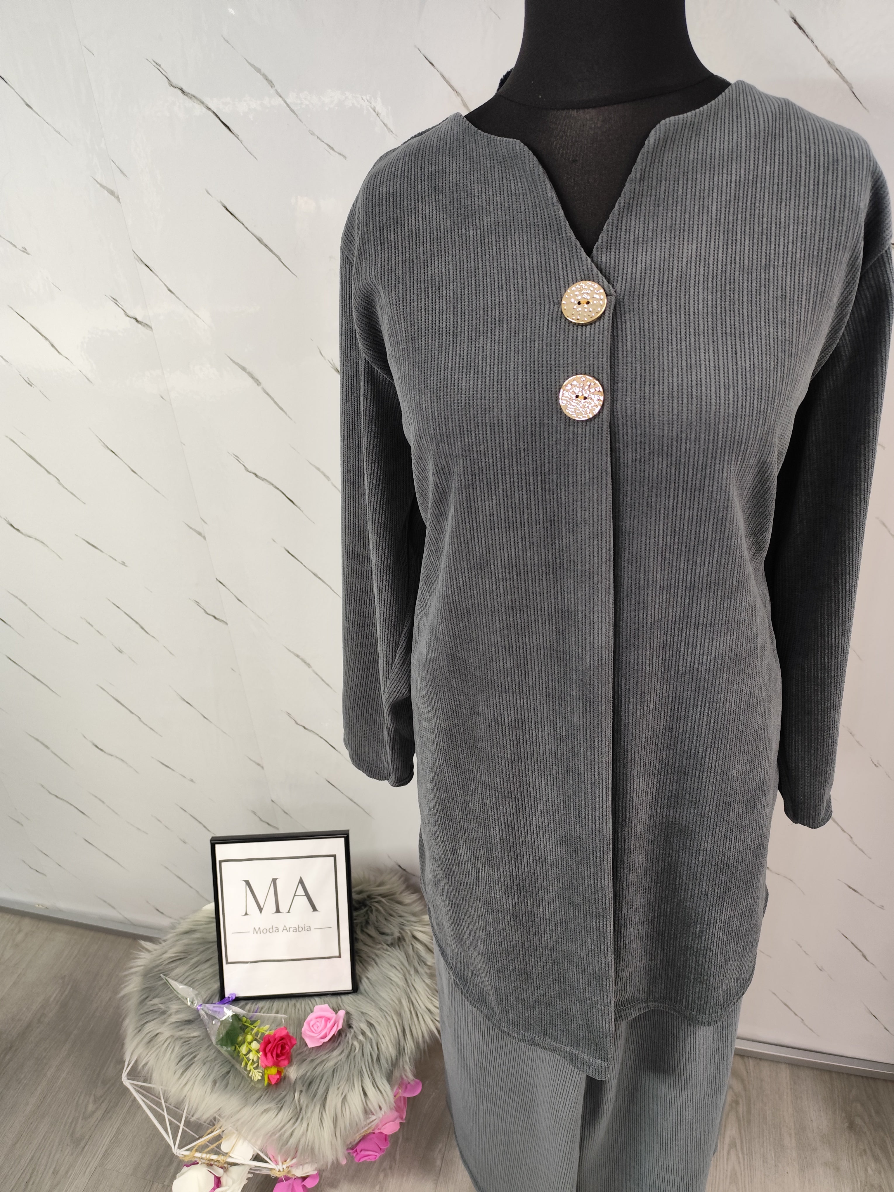 Conjunto de pana gris