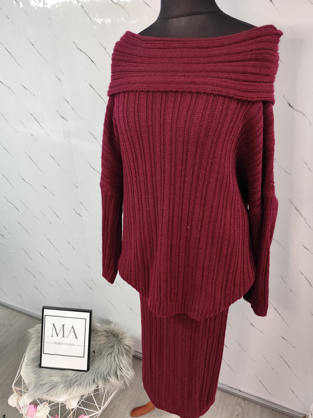 Conjunto de punto: Cuello barco + Falda Borgoña