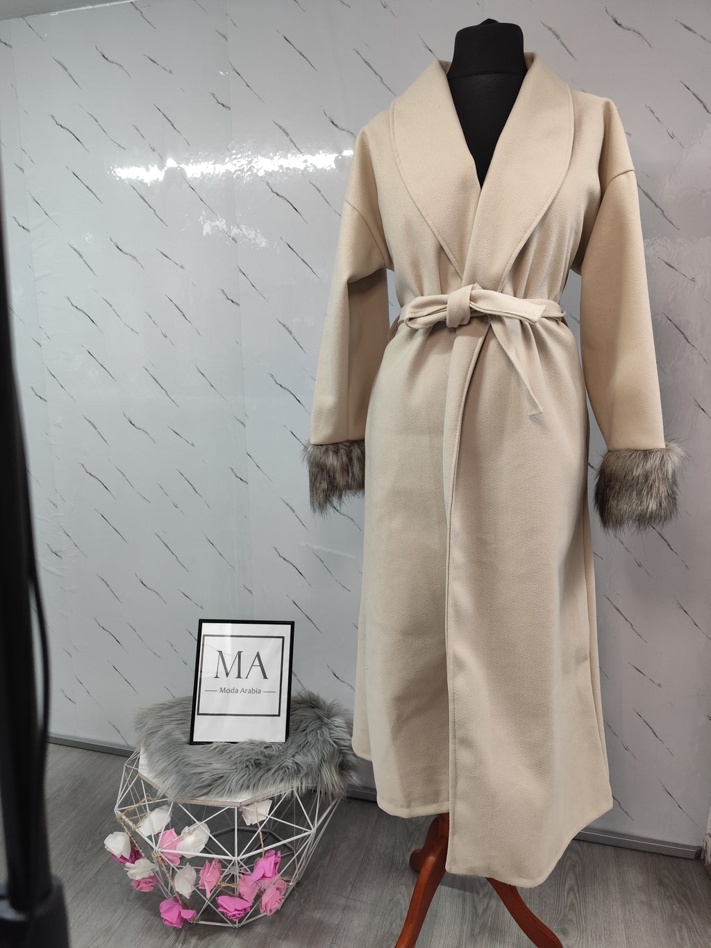 Abrigo largo con puños de pelo Beige