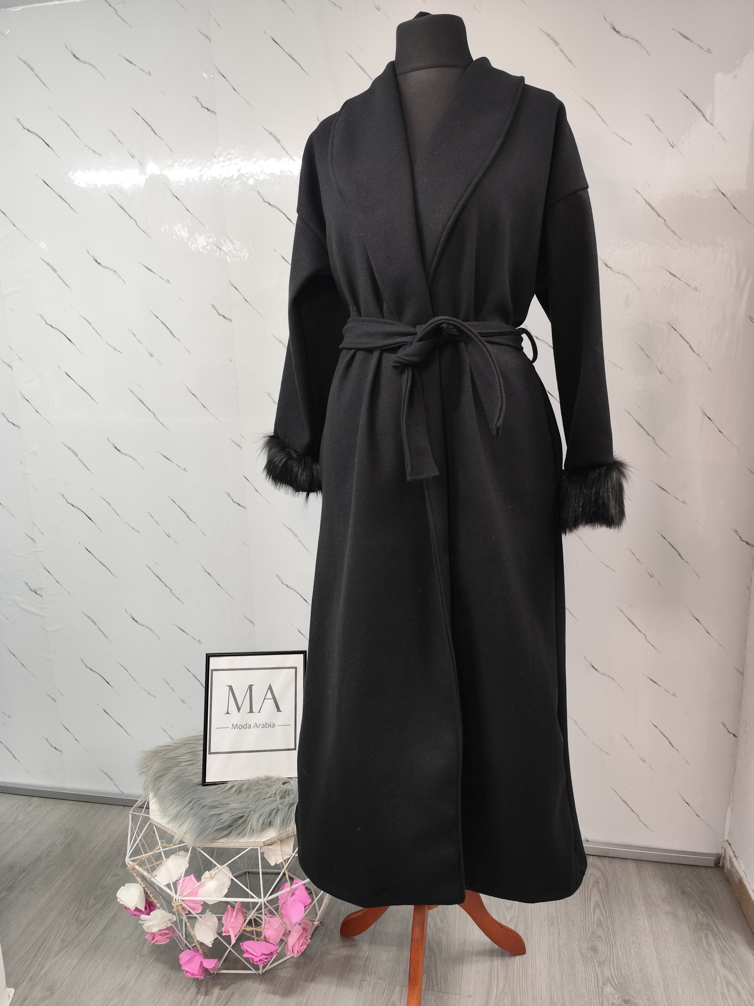 Abrigo largo con puños de pelo Negro