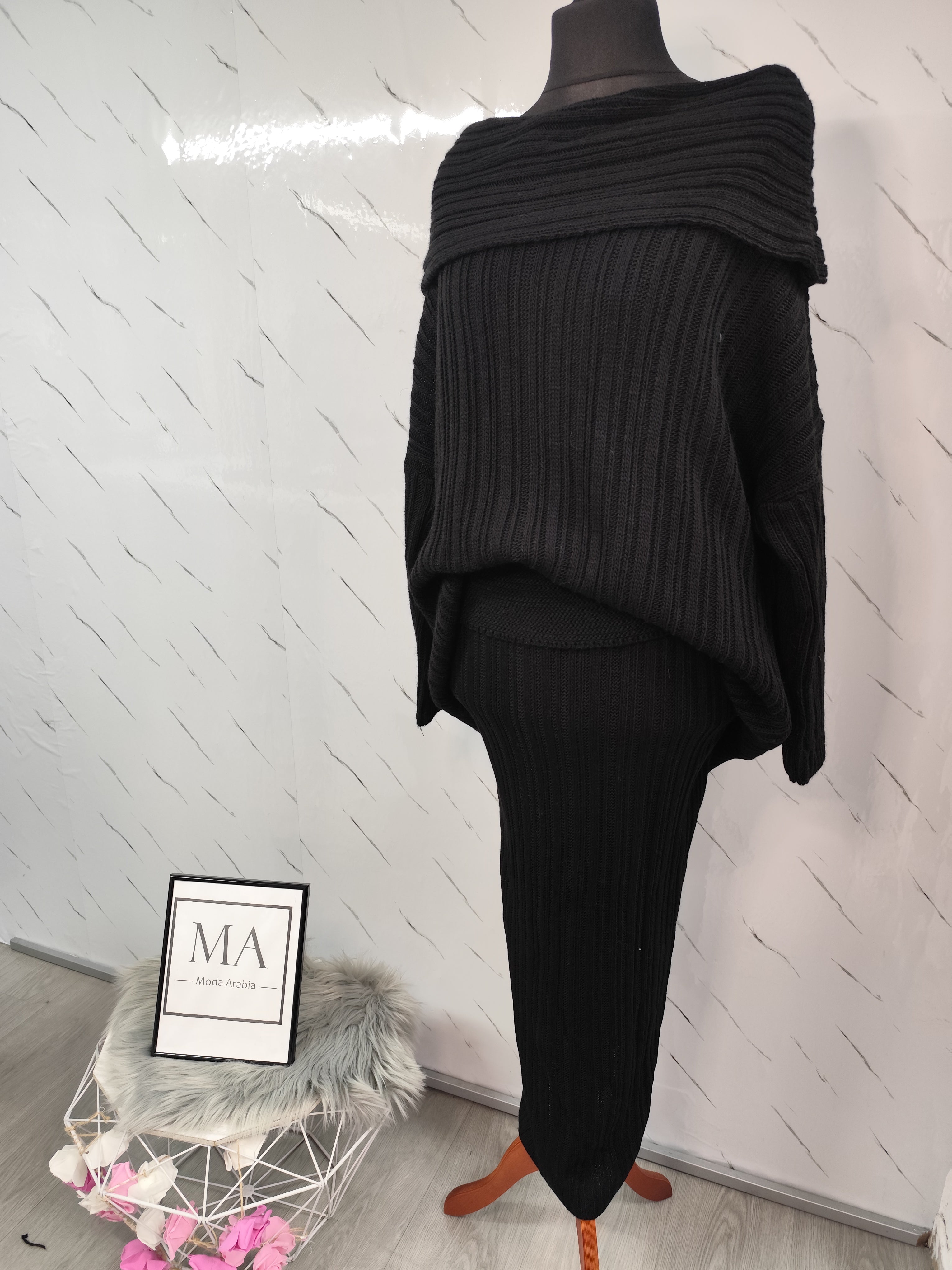 Conjunto de punto: Cuello barco + Falda Negro